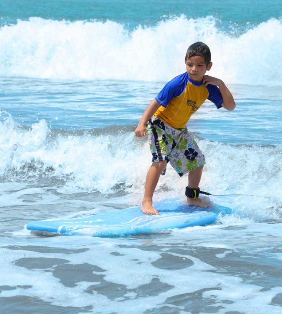surfcamp-kidsurfing